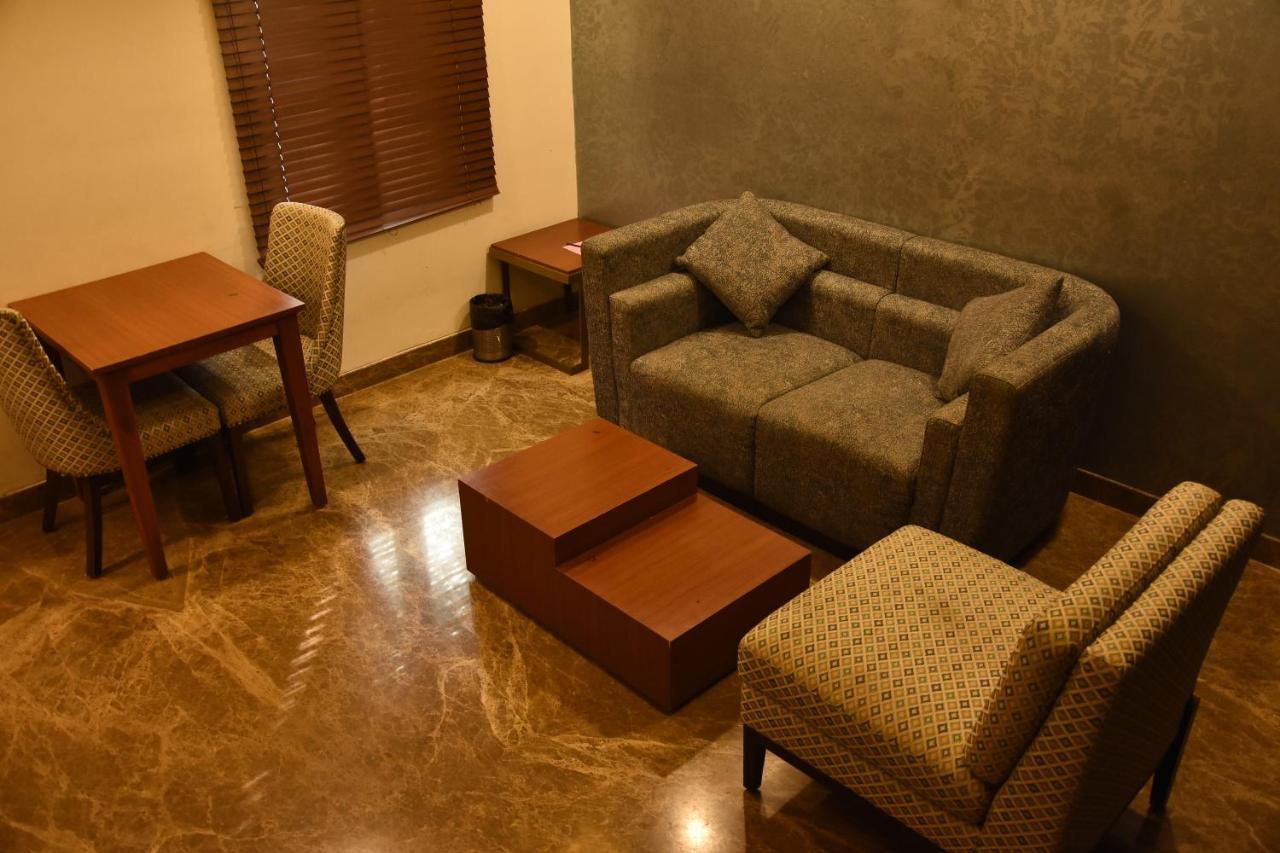 Poppys Vista Hotel Thirumurugan Poondi Extérieur photo