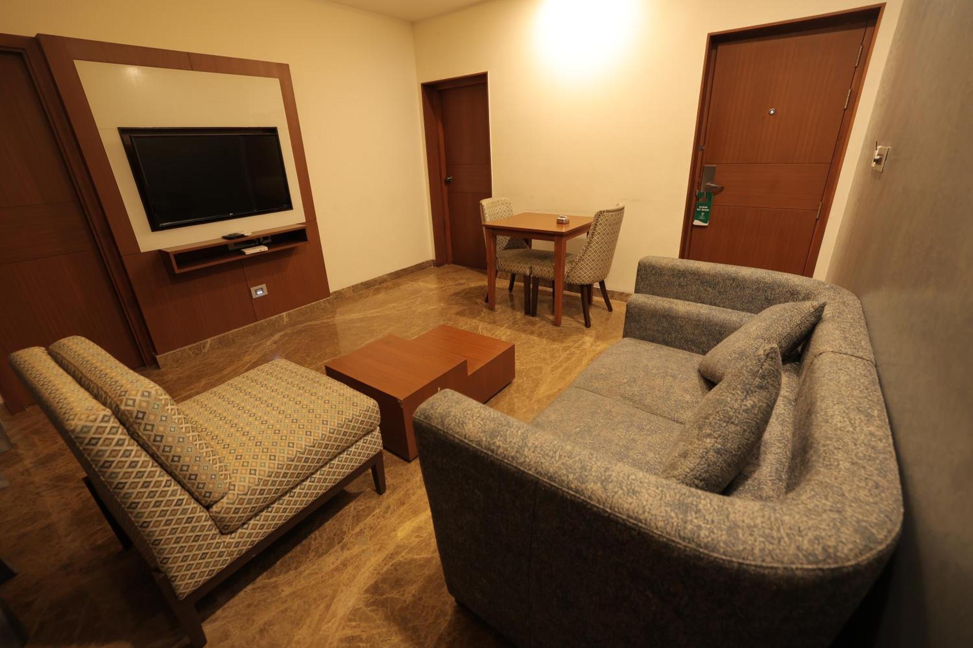 Poppys Vista Hotel Thirumurugan Poondi Extérieur photo